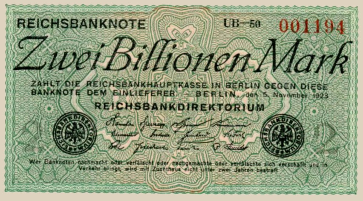 Grüne Banknote: oben Reichsbanknote, groß Zwei Billionen Mark, darunter der Text mit Berlin, den 5. November 1923, zwei runde Siegel und die Unterschriften des Reichsbankdirektoriums