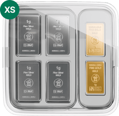 Die Krisenschutz Box XS von oben unter dem klaren Deckel: links vier Fächer mit Silberbarren, rechts zwei Fächer mit Goldbarren, oben links das Zeichen XS