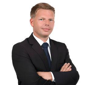 Tom-Oliver Regenauer