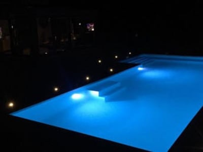 Schwimmbadmontage
