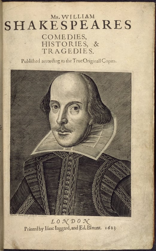 Title page of the First Folio: at the top the title “Mr. William Shakespeares Comedies, Histories, & Tragedies”, in the middle an engraving with Shakespeare’s portrait and a white collar, at the foot “London” and beneath it “Printed by Isaac Iaggard, and Ed. Blount. 1623”.
