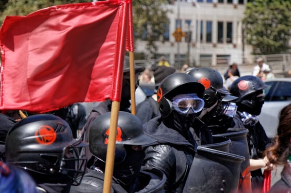 Antifaverbot: Warum Deutschland Trumps Beispiel folgen muss