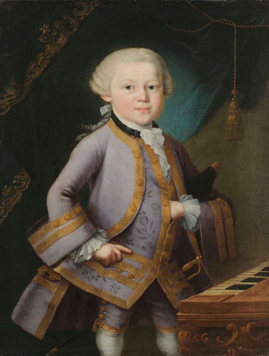 Bildnis von 1763: Wolfgang Mozart als Kind in einem lila Galakleid mit breiten Goldborten, die Hand im Kamisol, rechts ein Tasteninstrument